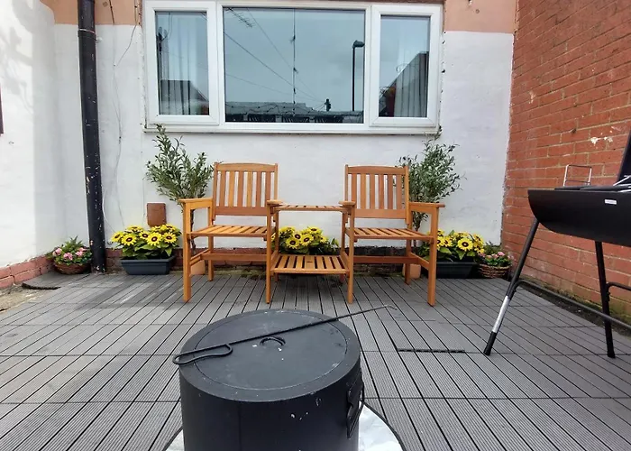Unlimited Hottub,Sauna,Massage, Bbq,Games,Beach! Sleeps 8