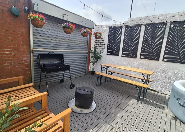 Unlimited Hottub,Sauna,Massage, Bbq,Games,Beach! Sleeps 8