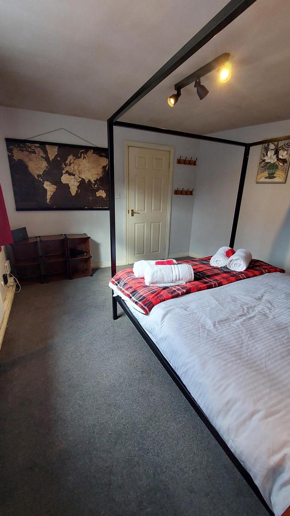 Holiday home Unlimited Hottub,sauna,massage, Bbq,games,beach! Sleeps 8