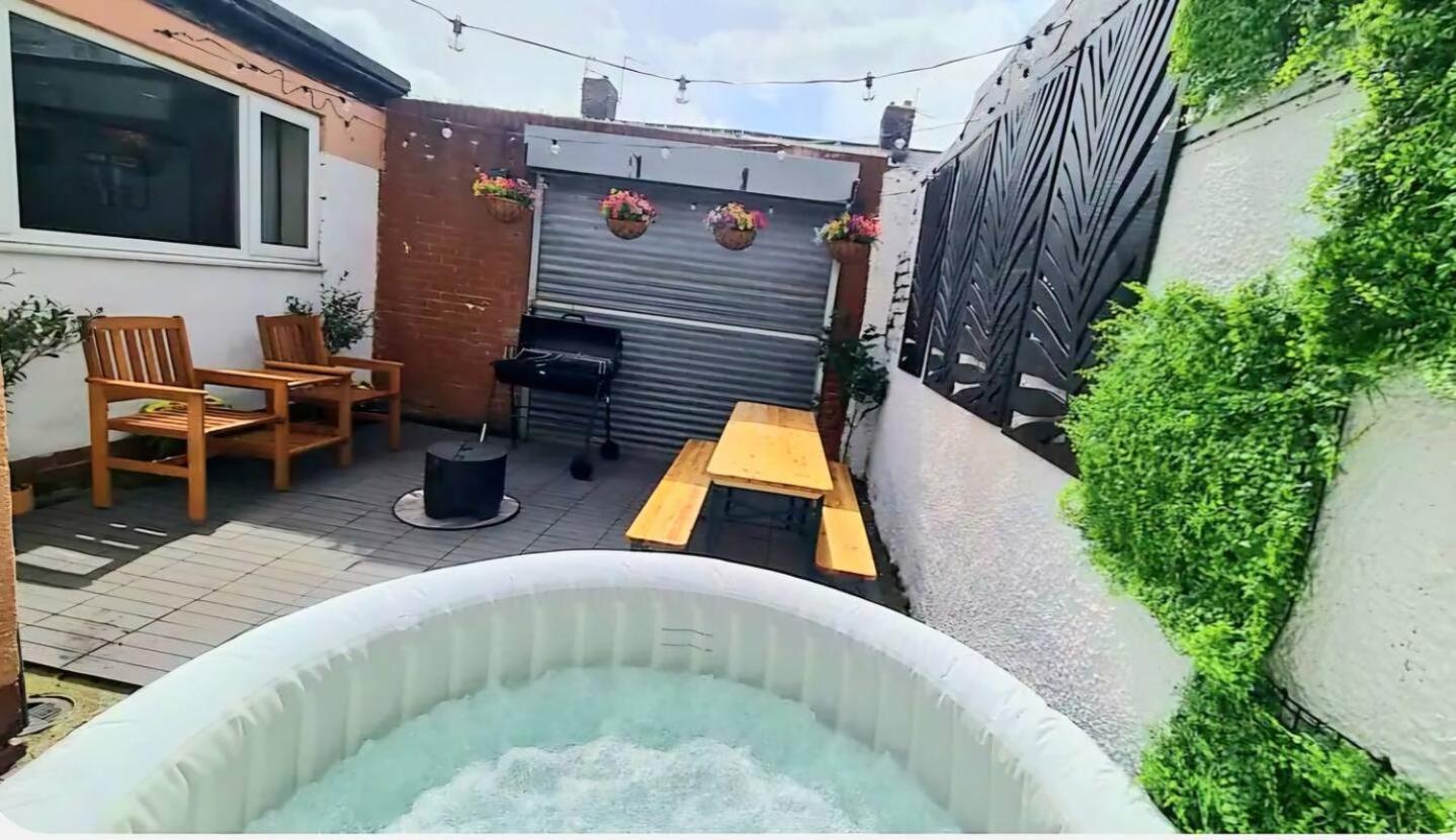 Unlimited Hottub,sauna,massage, Bbq,games,beach! Sleeps 8 * Sunderland (Tyne and Wear)