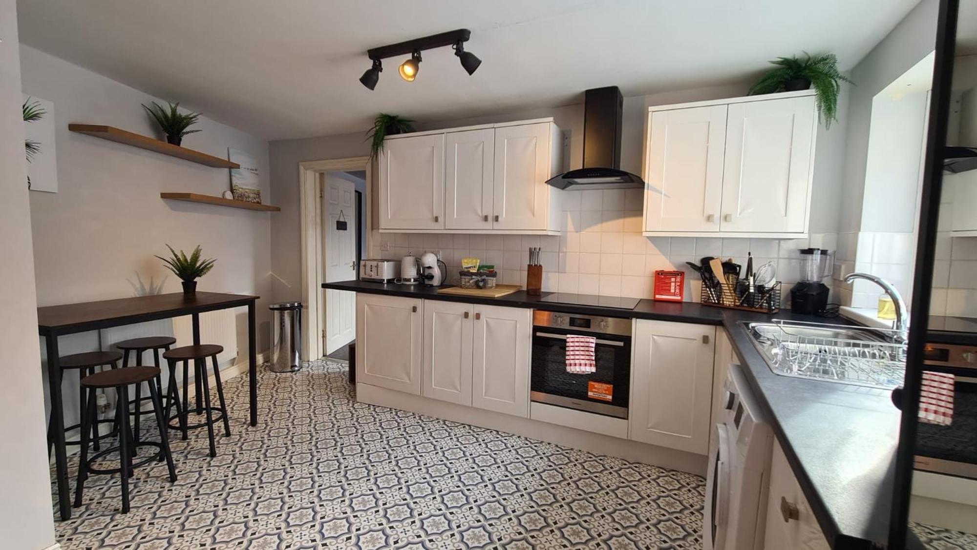 Holiday home Unlimited Hottub,sauna,massage, Bbq,games,beach! Sleeps 8 *