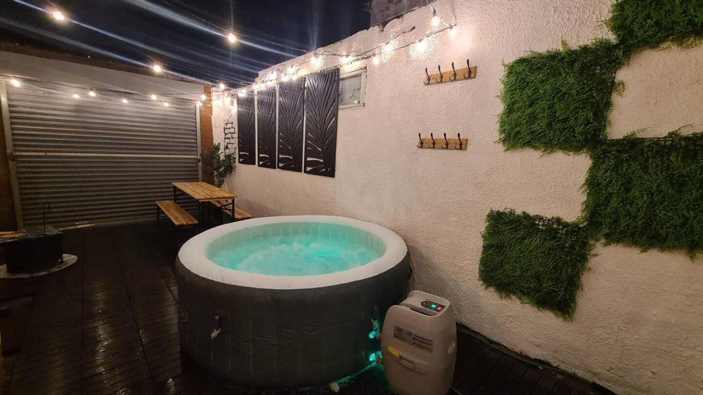 Holiday home Unlimited Hottub,sauna,massage, Bbq,games,beach! Sleeps 8 *