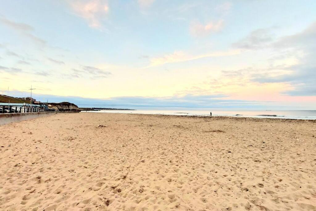 Unlimited Hottub,sauna,massage, Bbq,games,beach! Sleeps 8 Sunderland (Tyne and Wear)