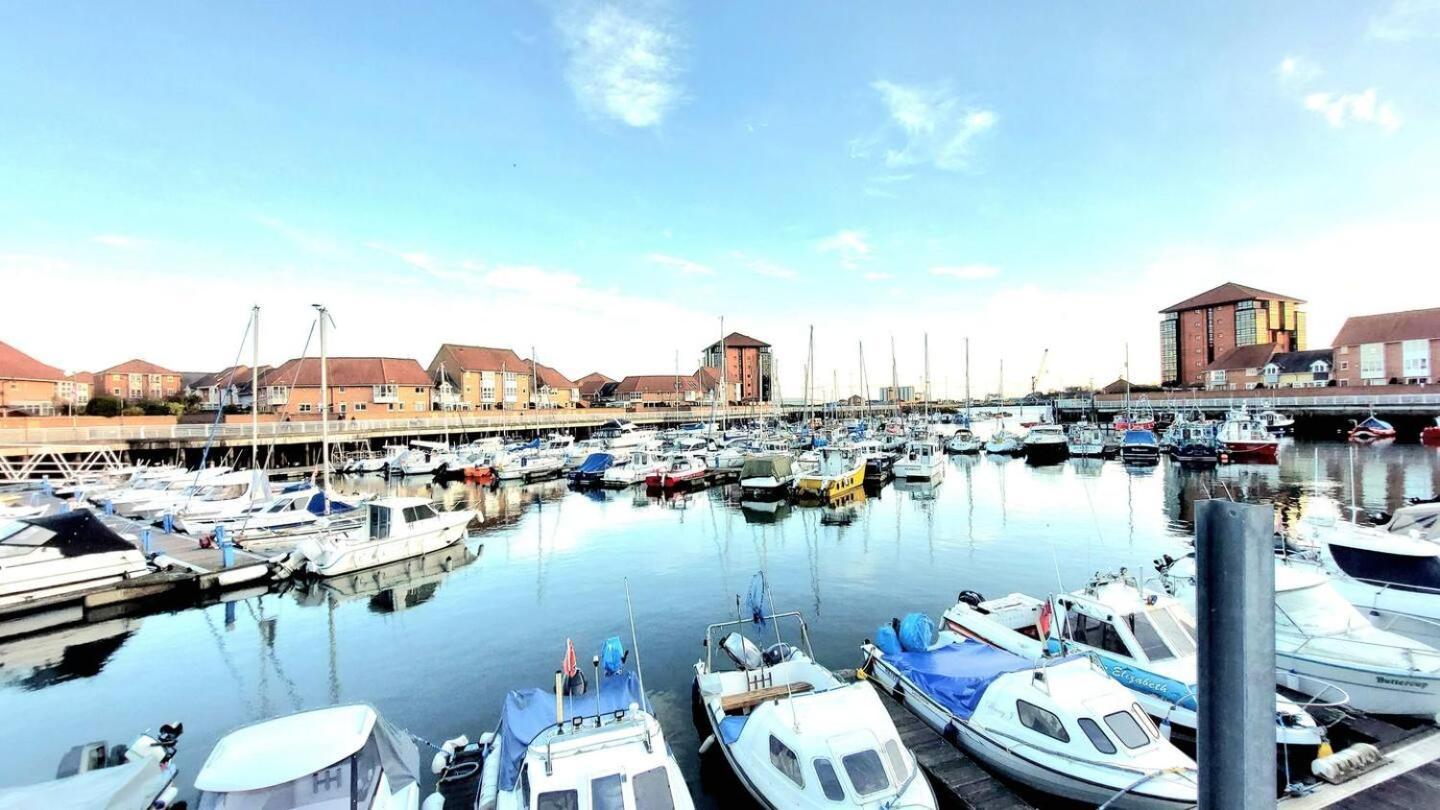 Holiday home Unlimited Hottub,sauna,massage, Bbq,games,beach! Sleeps 8 *