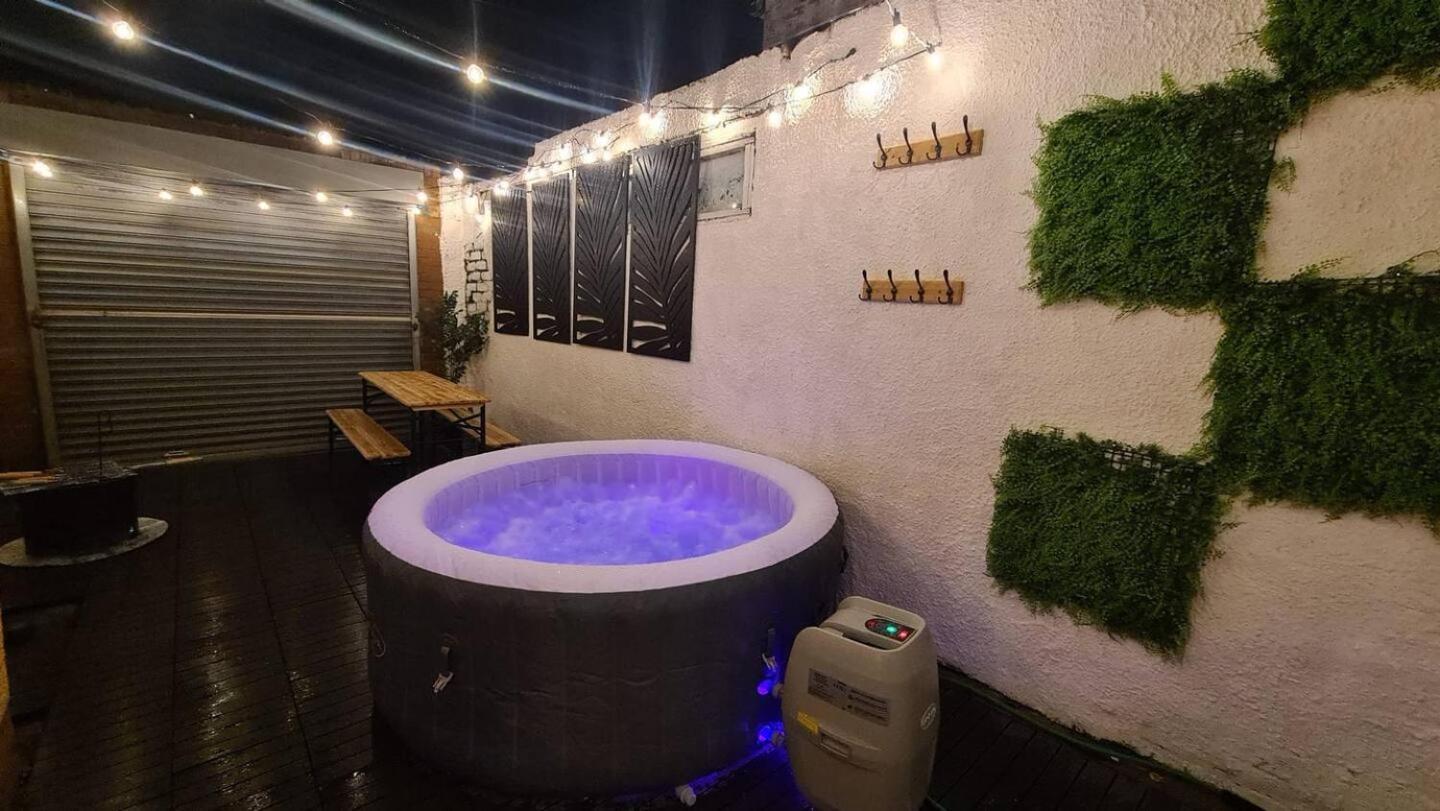 Holiday home Unlimited Hottub,sauna,massage, Bbq,games,beach! Sleeps 8