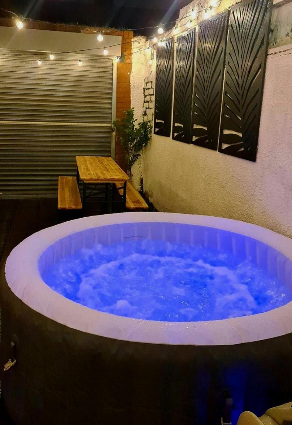 Unlimited Hottub,sauna,massage, Bbq,games,beach! Sleeps 8 Holiday home