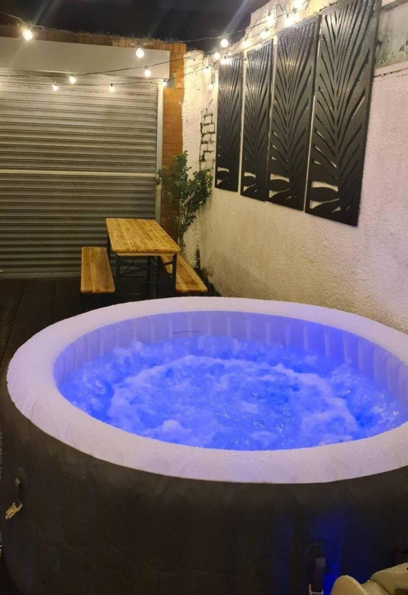 Holiday home Unlimited Hottub,sauna,massage, Bbq,games,beach! Sleeps 8